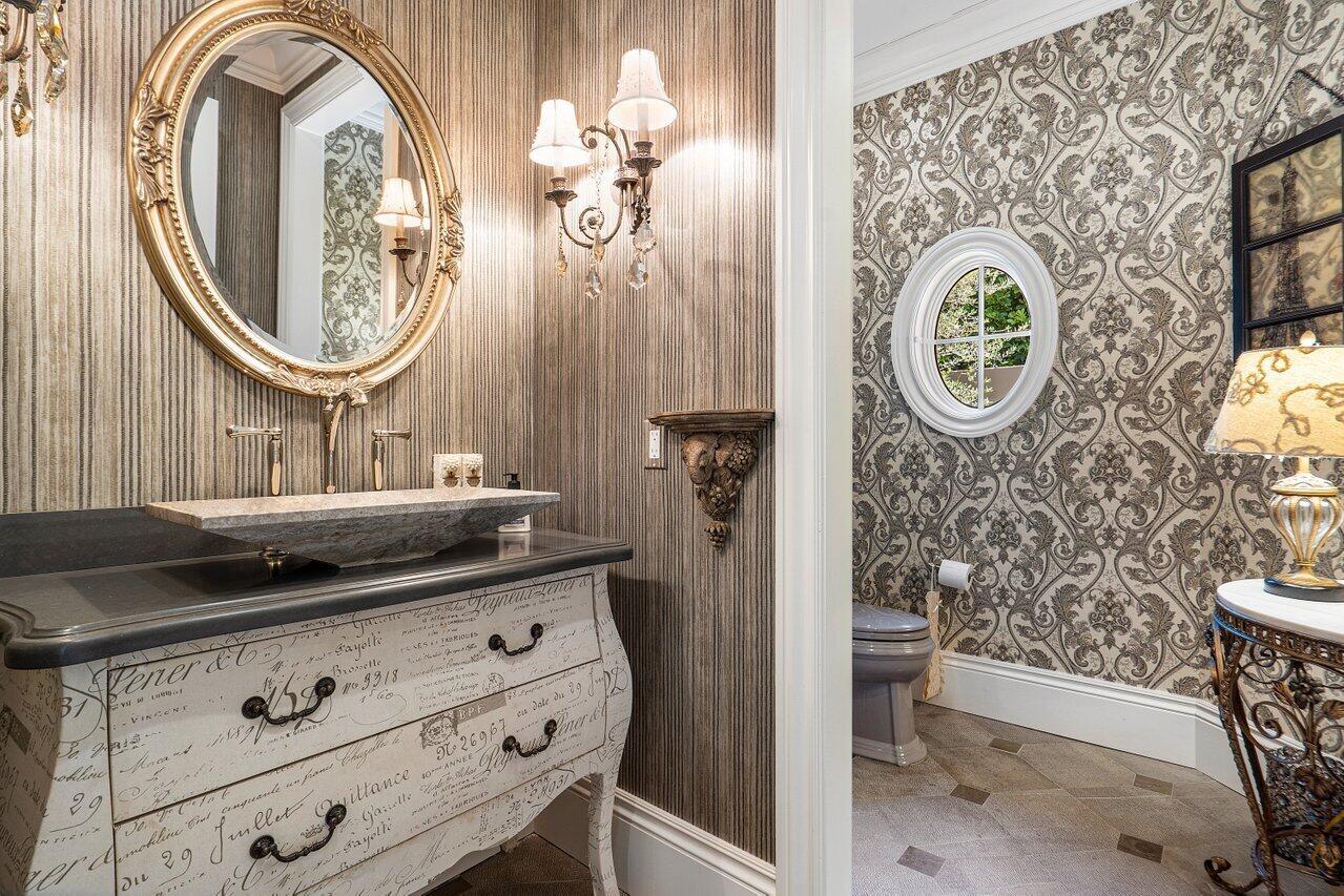 ADMIRALS COVE PAR E - Residential