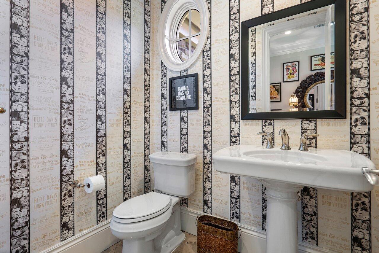 ADMIRALS COVE PAR E - Residential