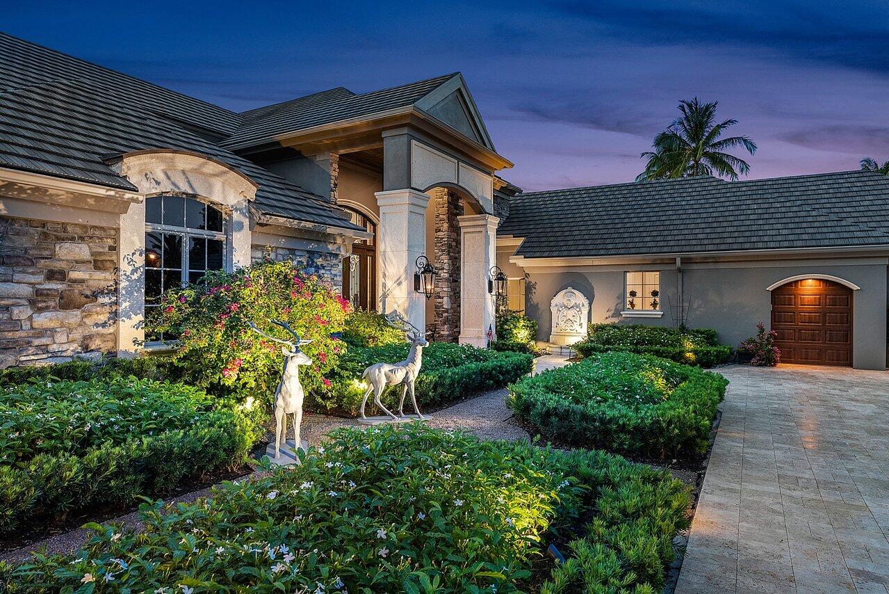 ADMIRALS COVE PAR E - Residential