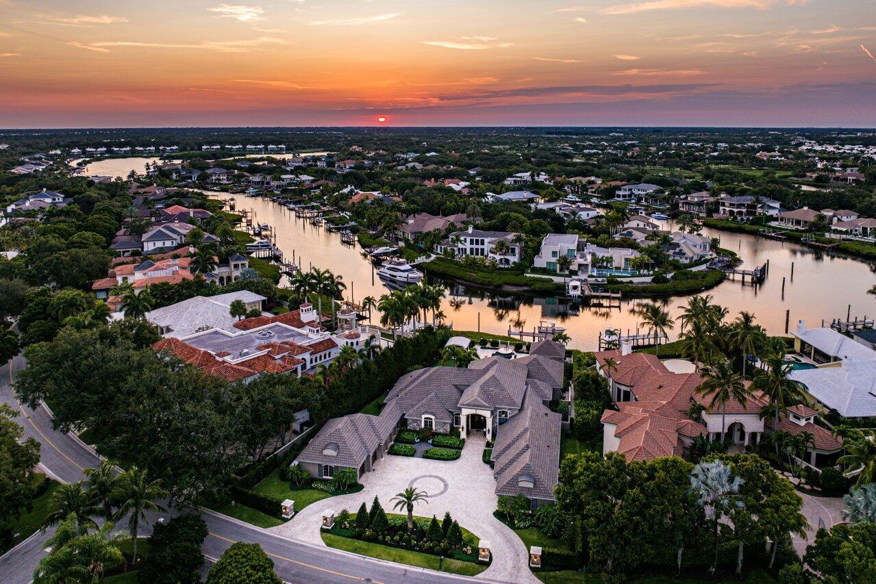 ADMIRALS COVE PAR E - Residential