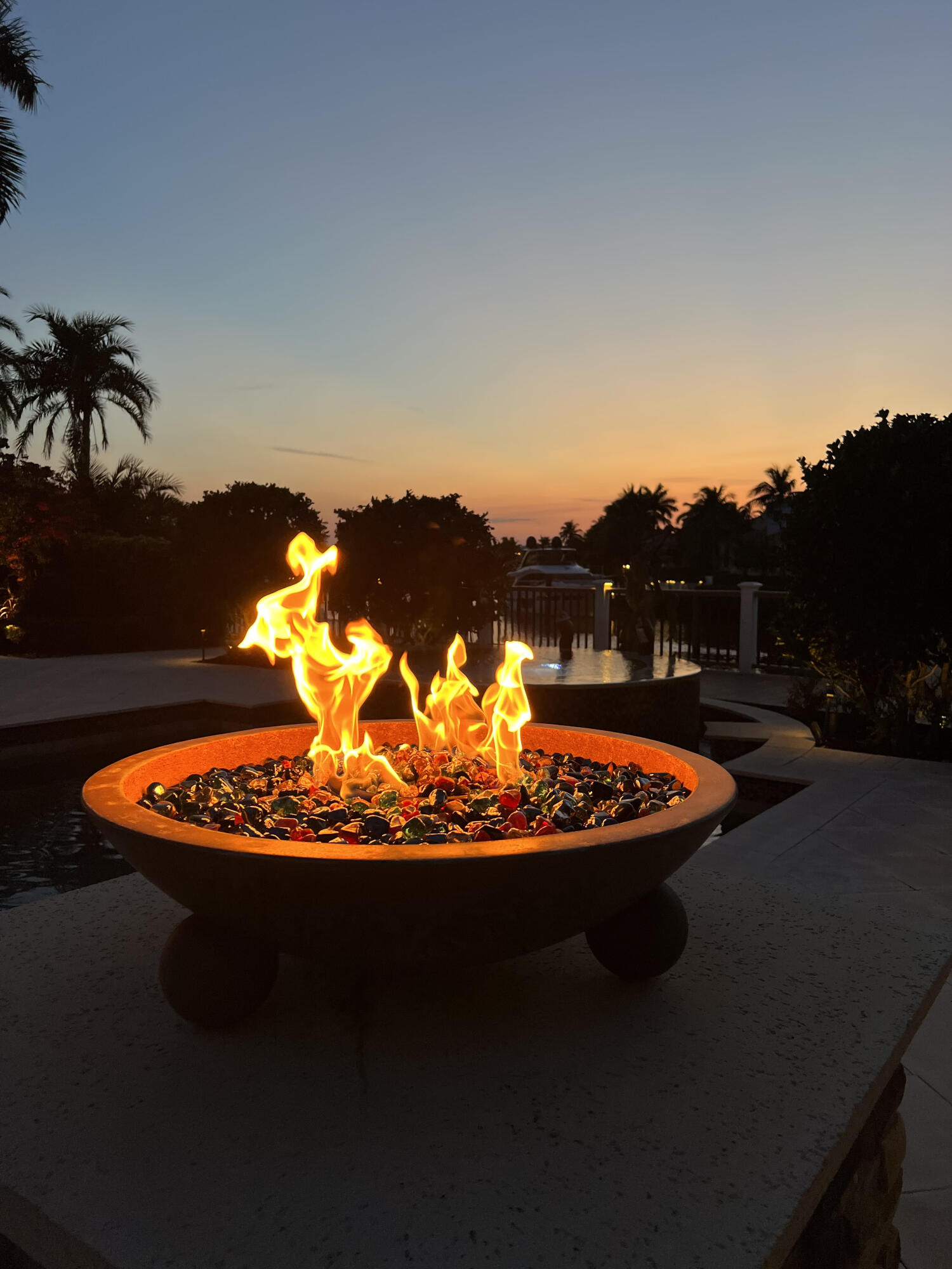 ADMIRALS COVE PAR E - Residential