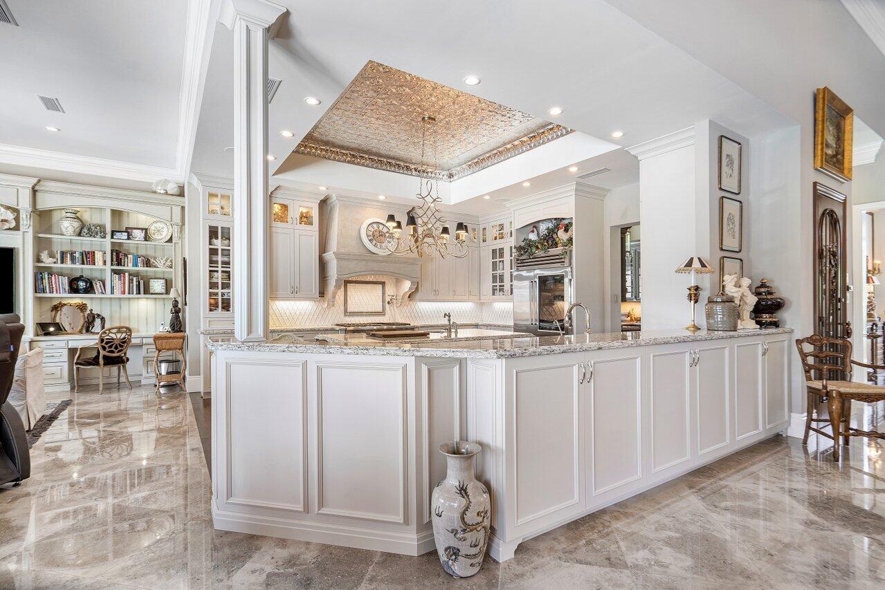 ADMIRALS COVE PAR E - Residential