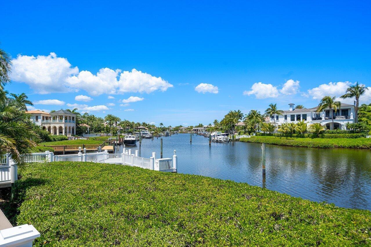 ADMIRALS COVE PAR E - Residential
