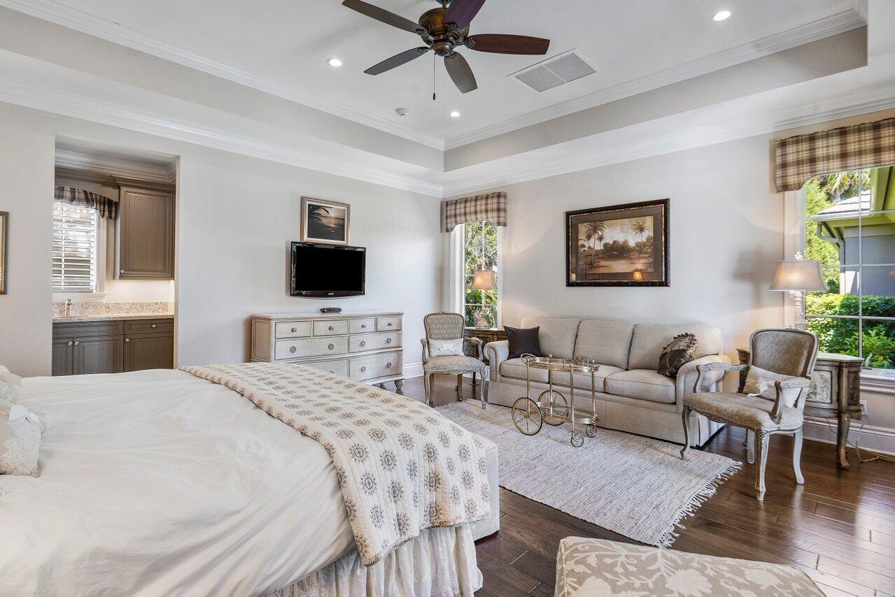 ADMIRALS COVE PAR E - Residential