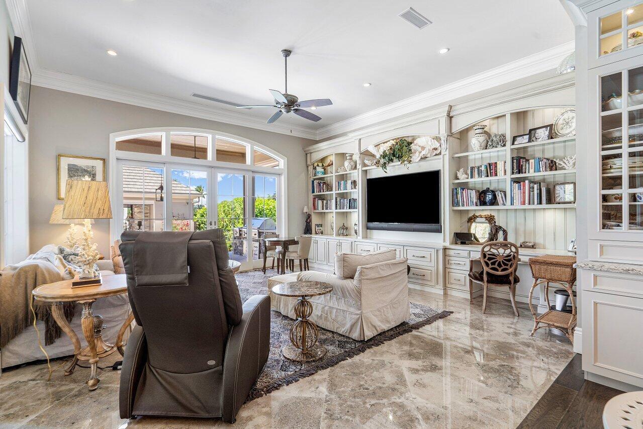 ADMIRALS COVE PAR E - Residential