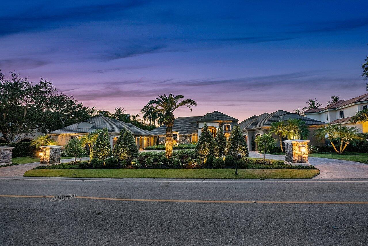 ADMIRALS COVE PAR E - Residential