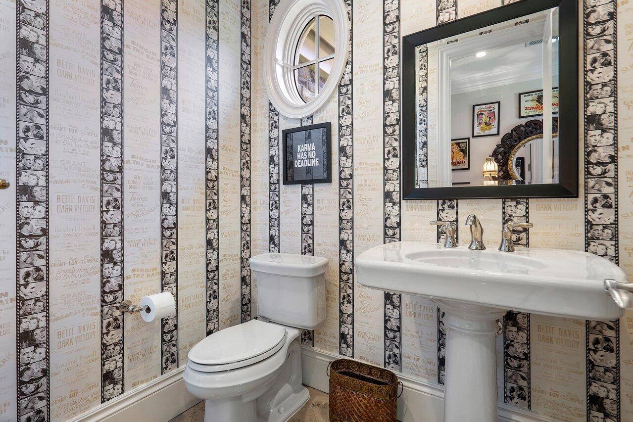 ADMIRALS COVE PAR E - Residential