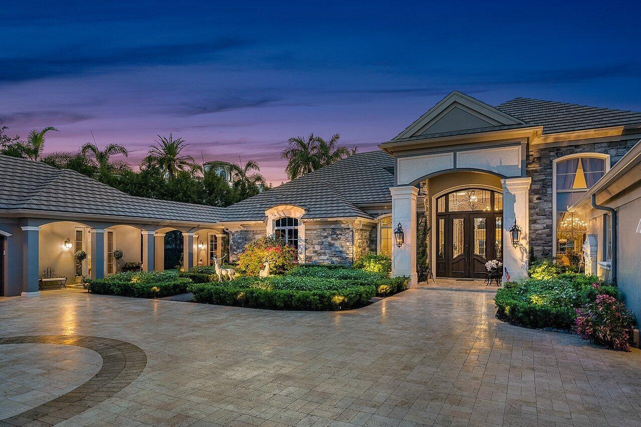 ADMIRALS COVE PAR E - Residential