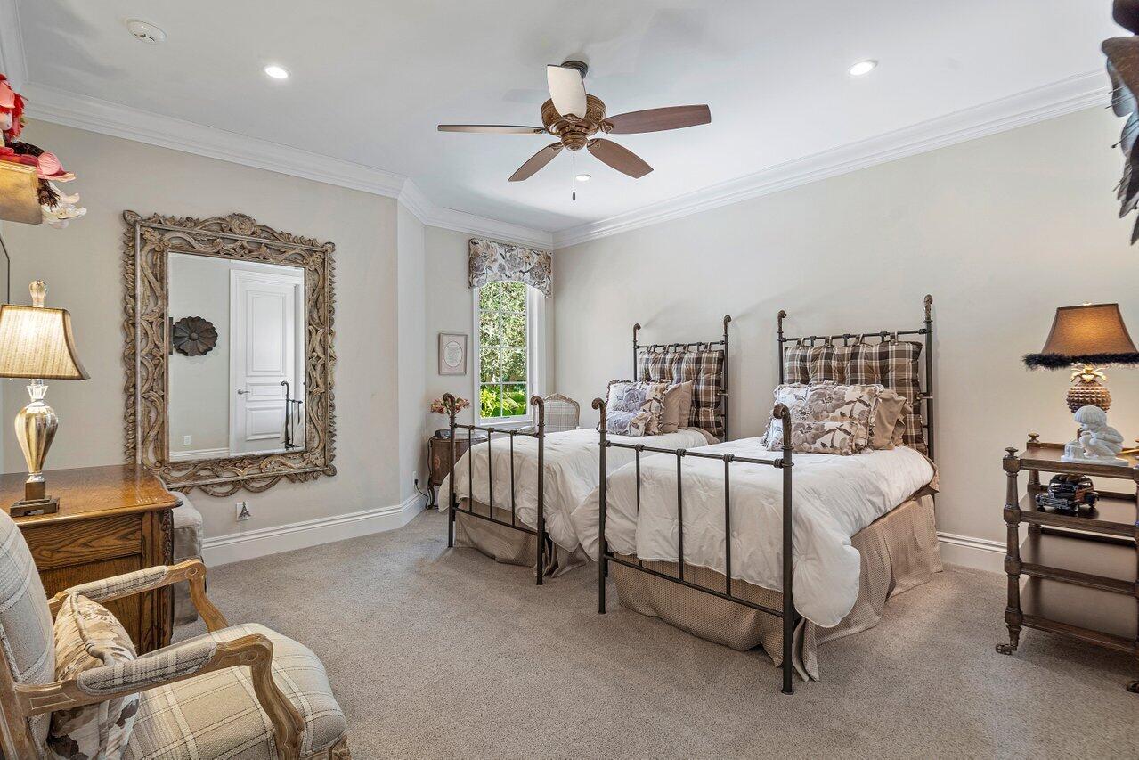 ADMIRALS COVE PAR E - Residential