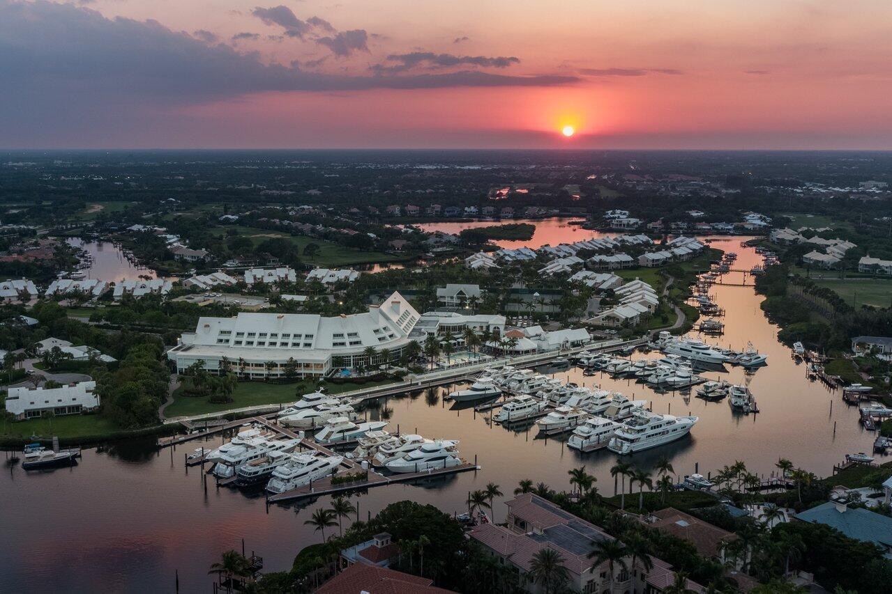 ADMIRALS COVE PAR E - Residential