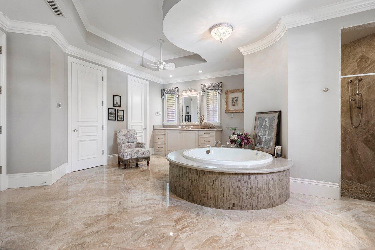 ADMIRALS COVE PAR E - Residential