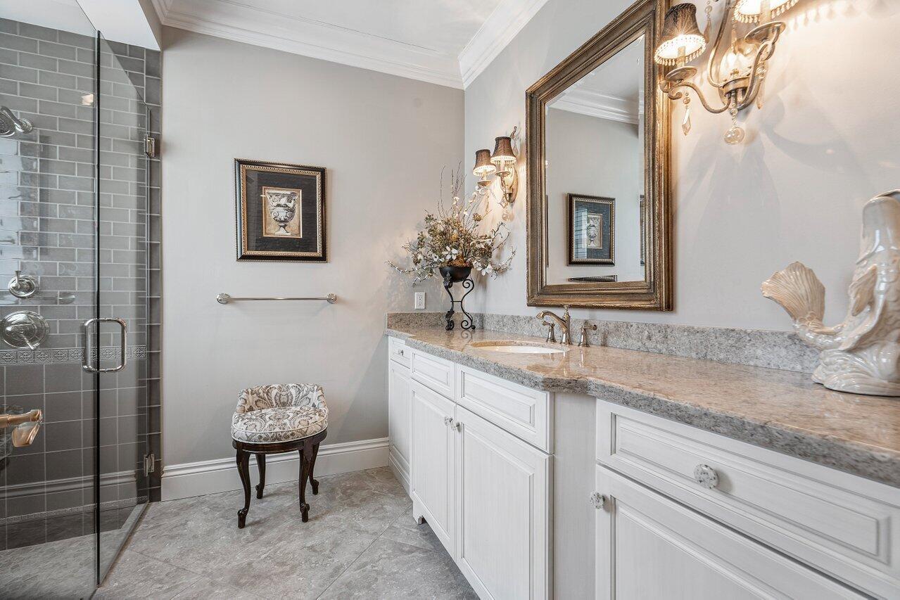 ADMIRALS COVE PAR E - Residential