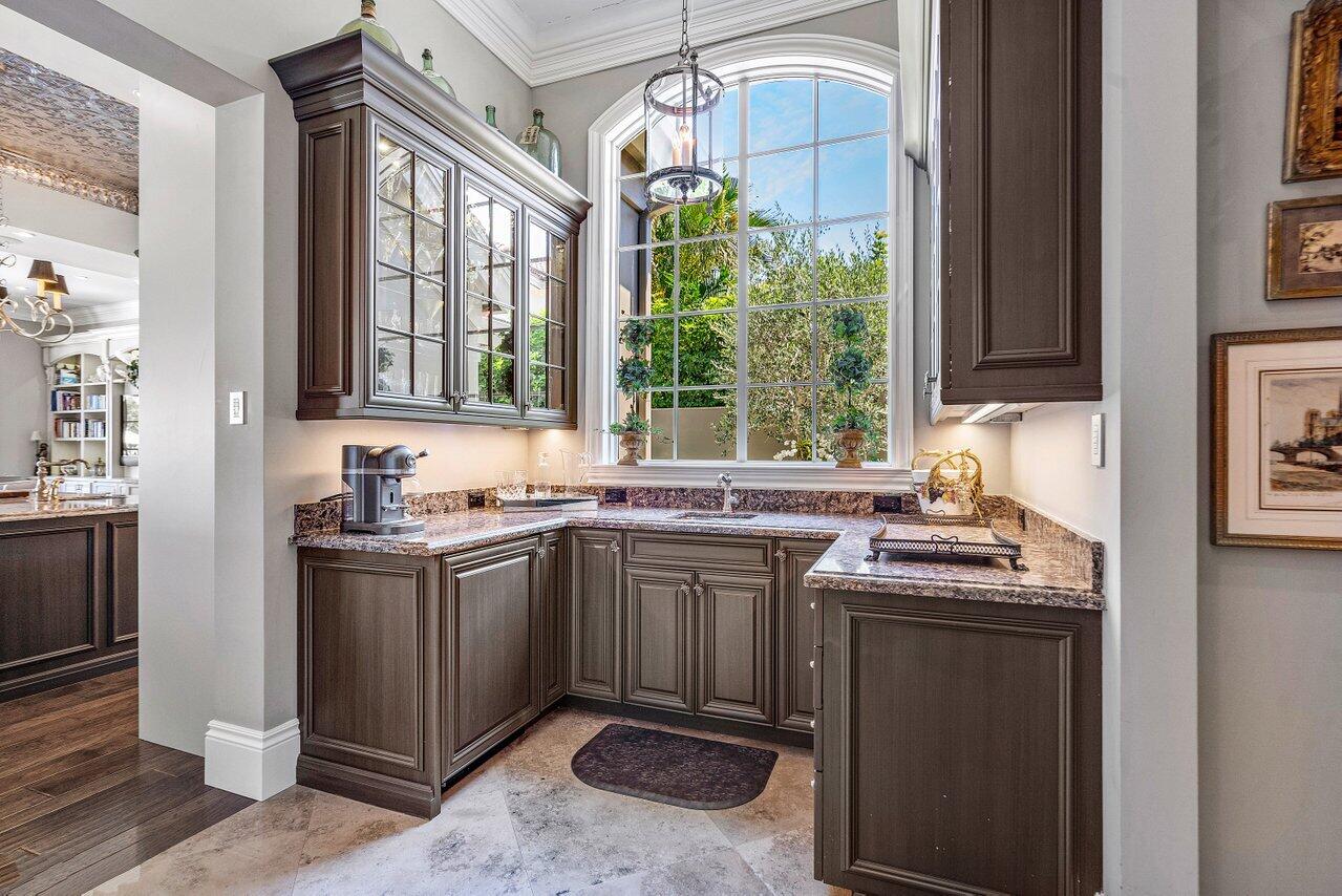 ADMIRALS COVE PAR E - Residential