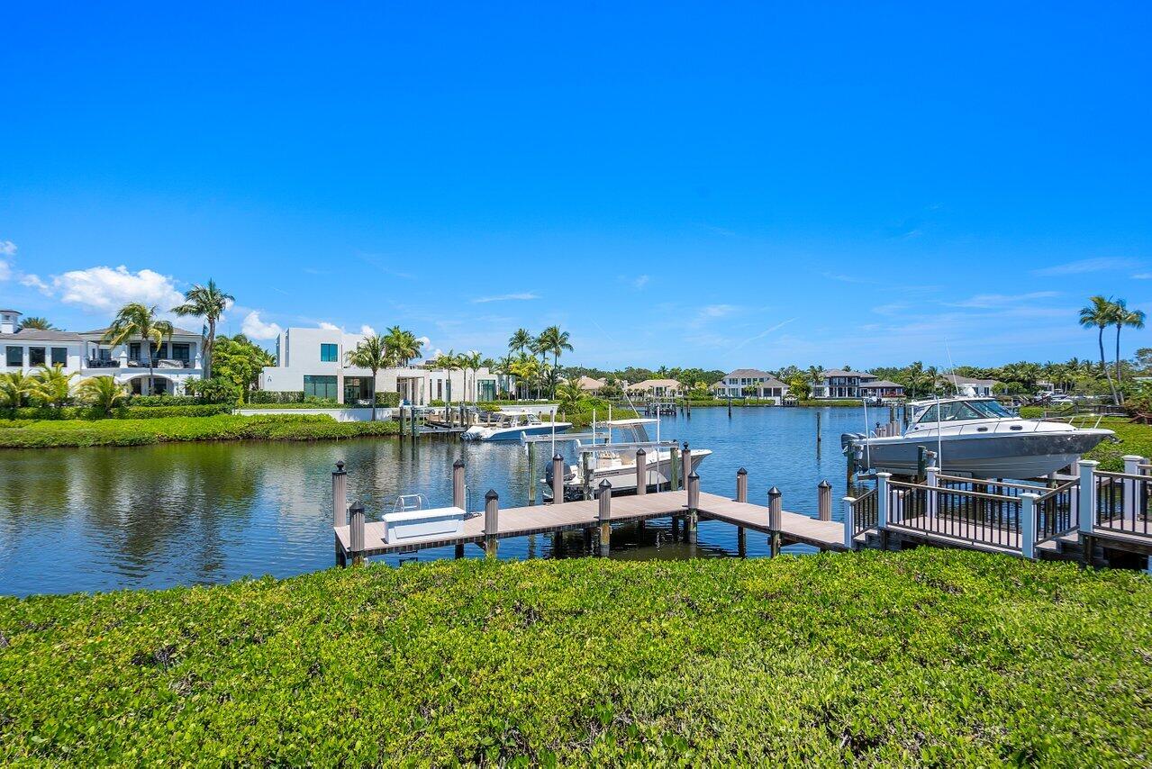 ADMIRALS COVE PAR E - Residential