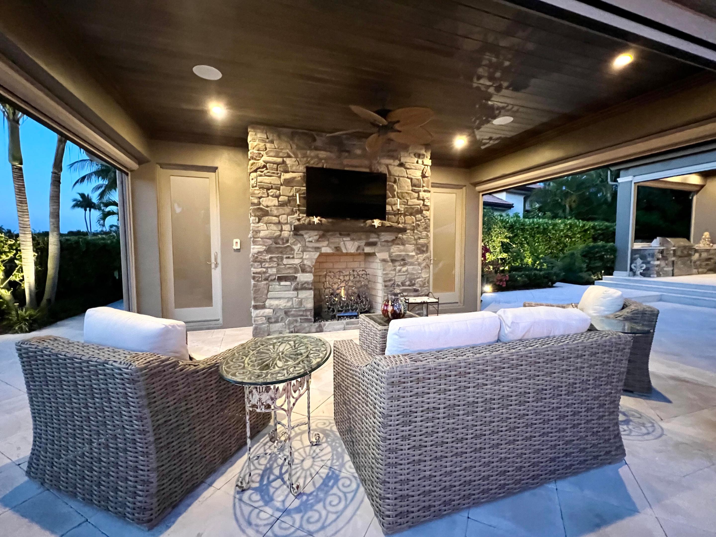 ADMIRALS COVE PAR E - Residential