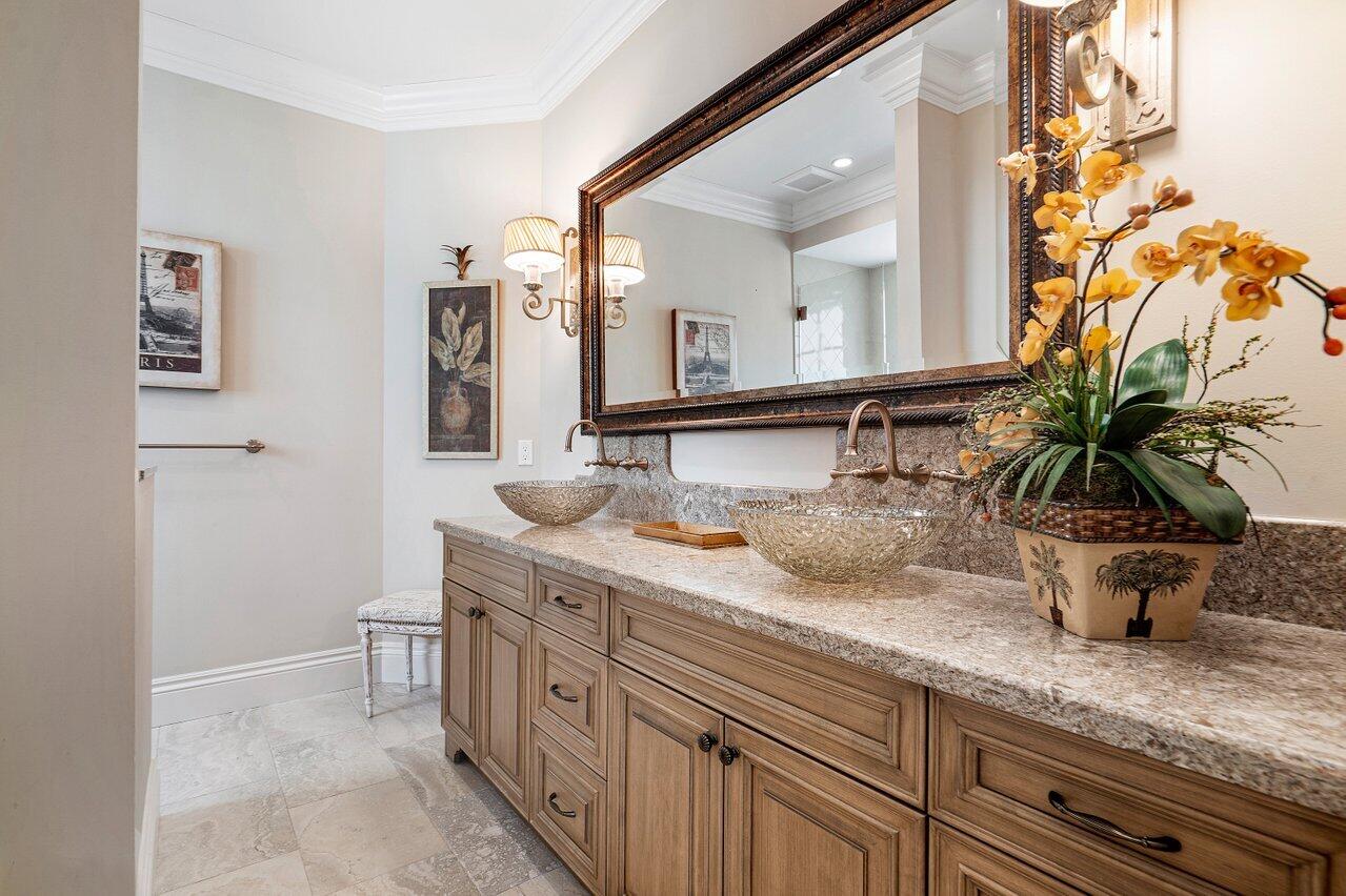 ADMIRALS COVE PAR E - Residential