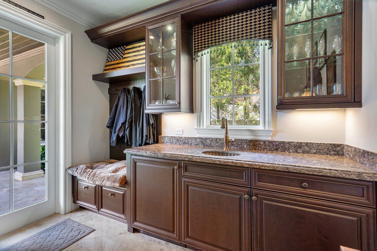 ADMIRALS COVE PAR E - Residential