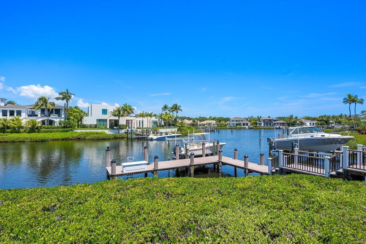 ADMIRALS COVE PAR E - Residential