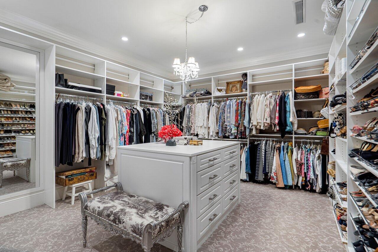 ADMIRALS COVE PAR E - Residential