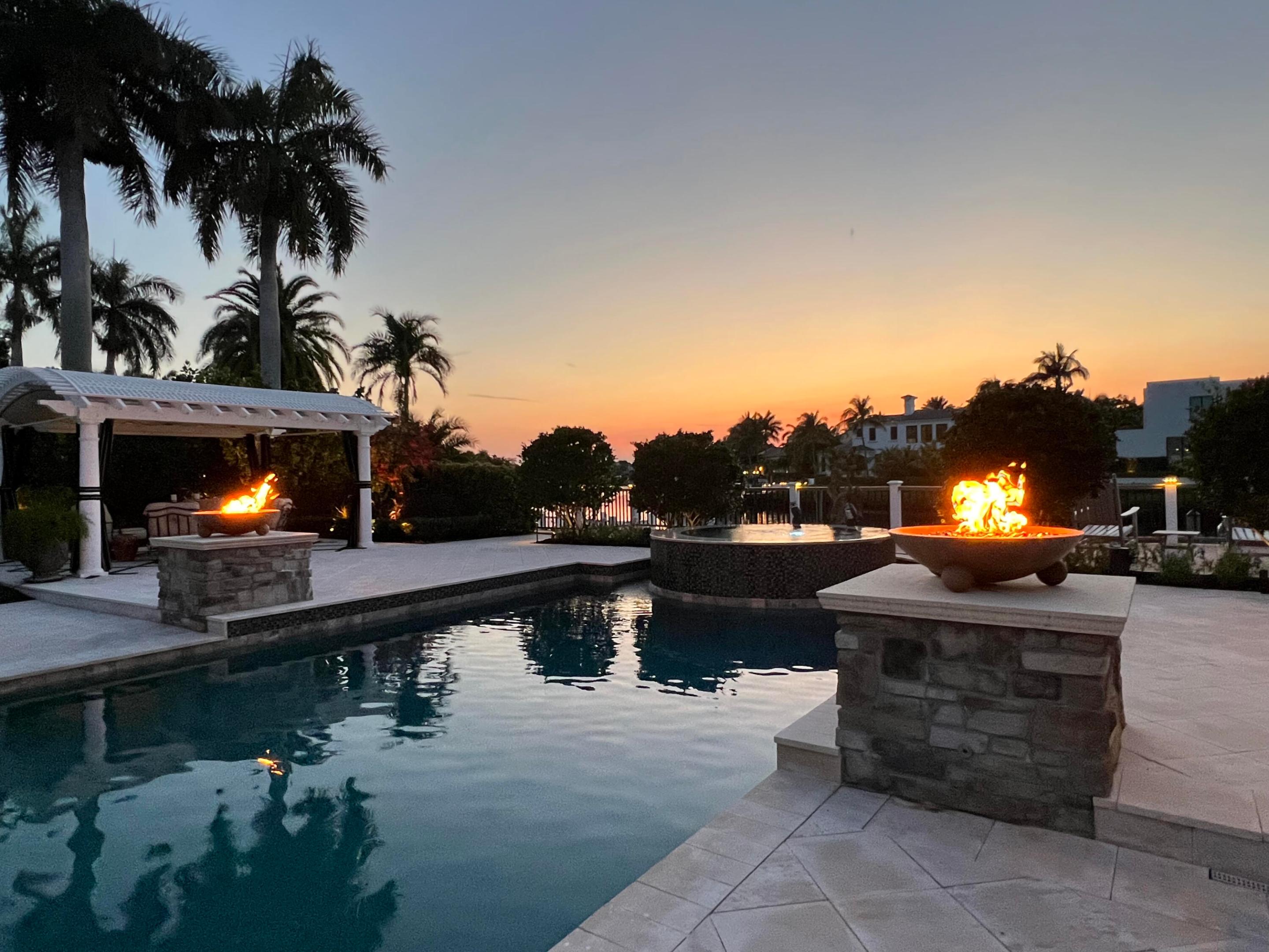 ADMIRALS COVE PAR E - Residential