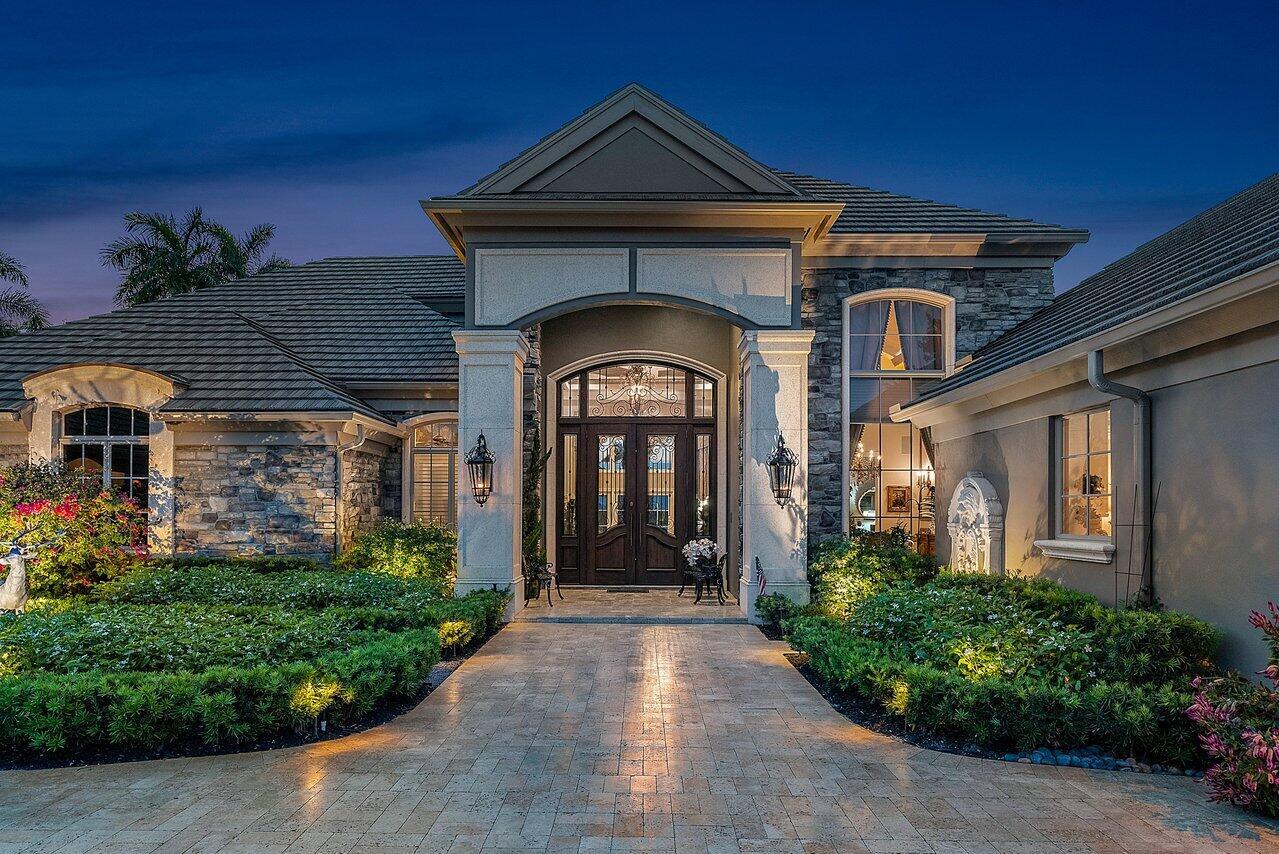 ADMIRALS COVE PAR E - Residential