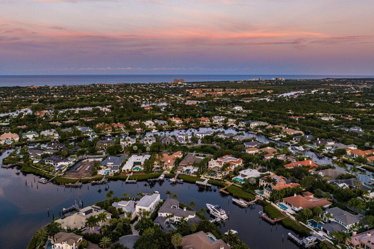 ADMIRALS COVE PAR E - Residential