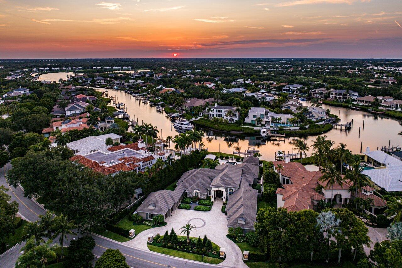 ADMIRALS COVE PAR E - Residential