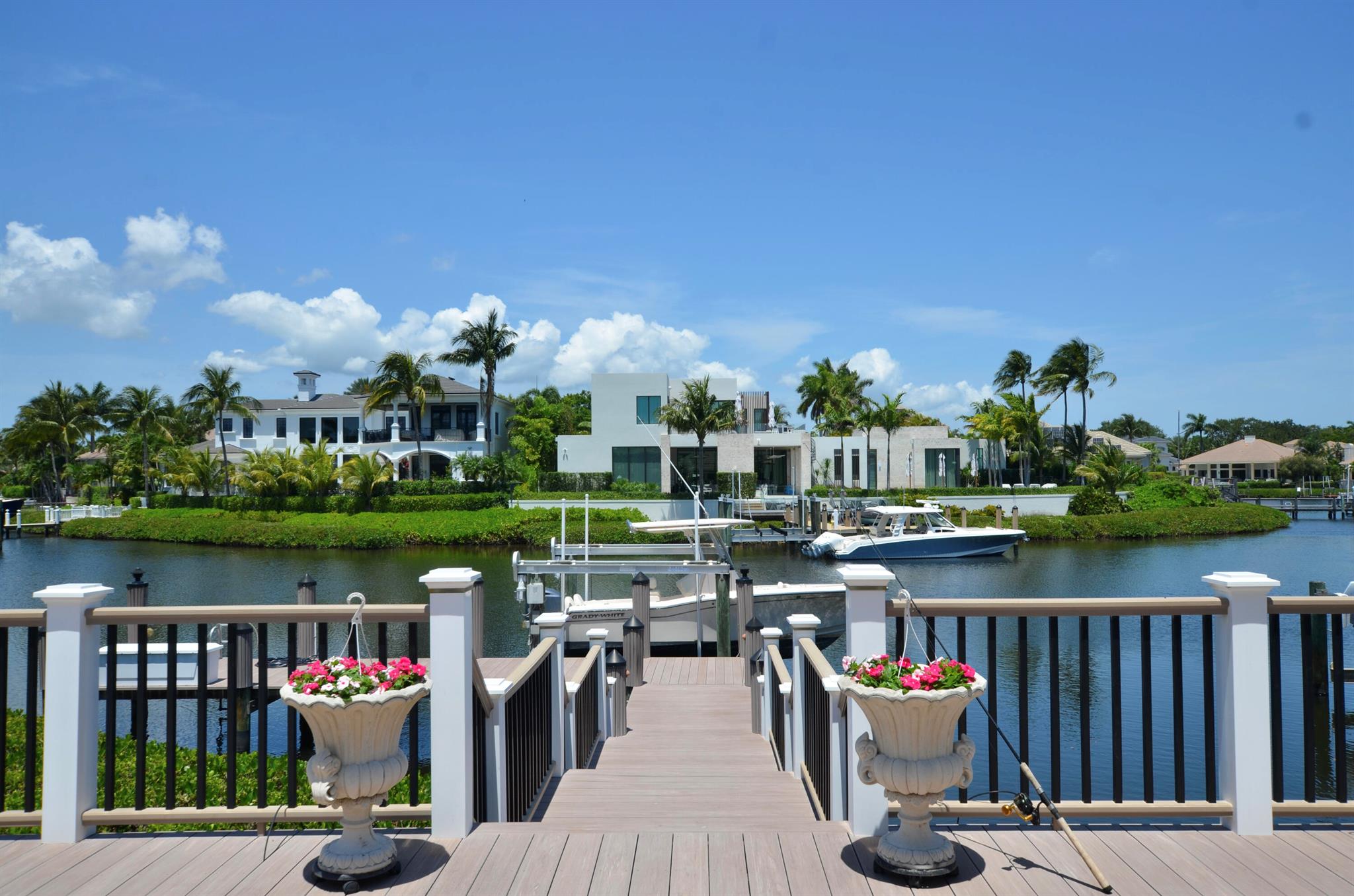 ADMIRALS COVE PAR E - Residential