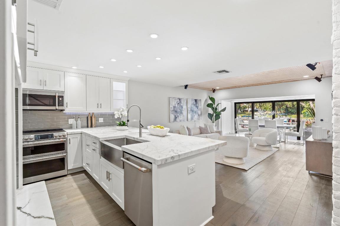 2359 Treasure Isle Drive 33