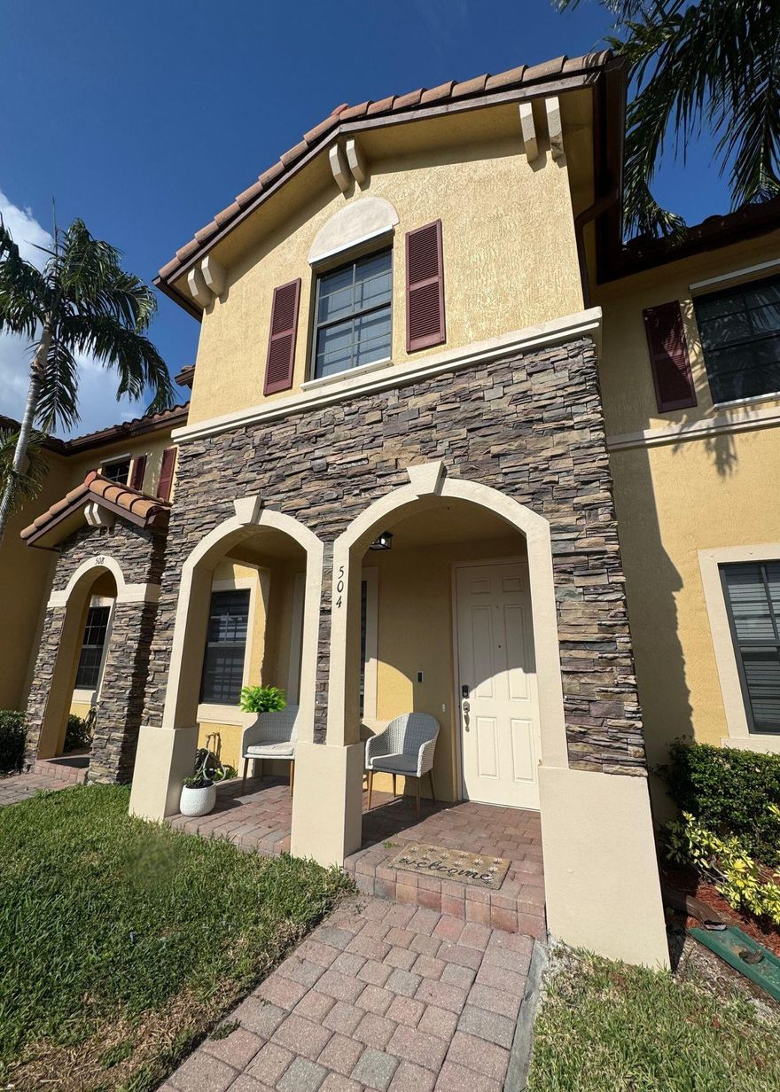 Beautifully upgraded 3/2.5 spacious lakefront townhouse.  Renovated bathrooms, new floors, recently painted.  Enjoy beautiful sunsets from cozy back patio overlooking lake.