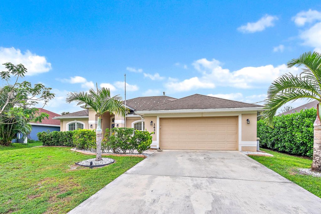 Photo of 1433 SW Edinburgh Drive, Port Saint Lucie, FL 34952 (MLS # R11083002)