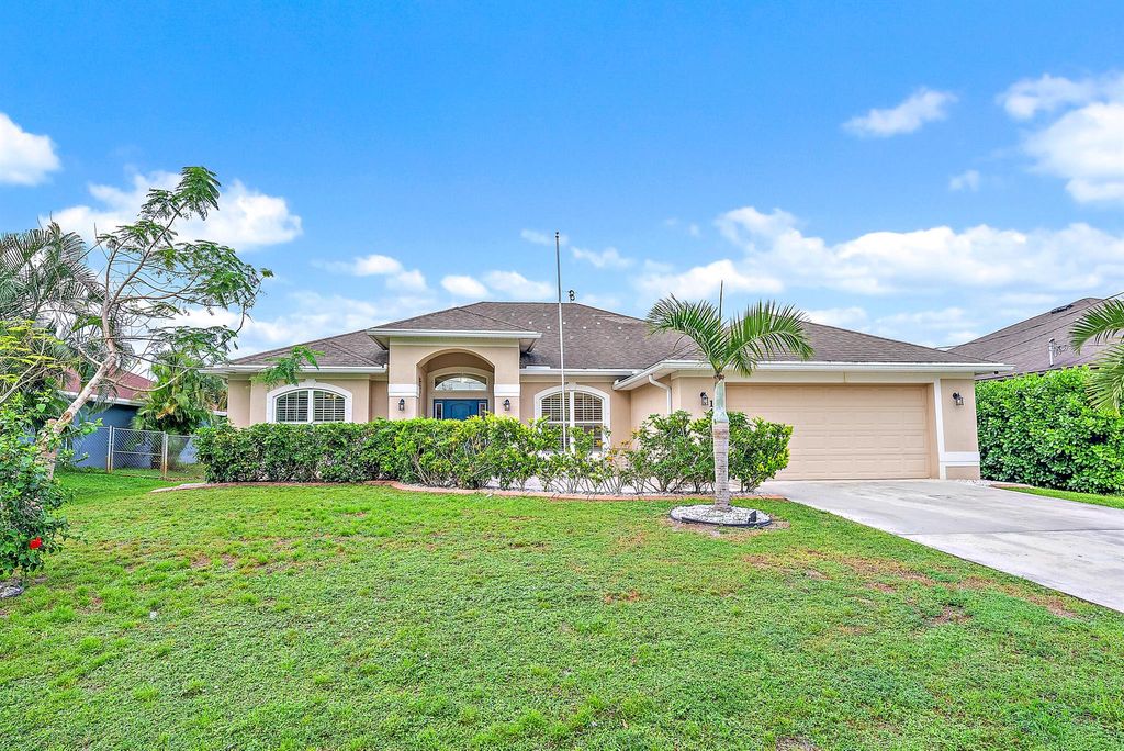 Photo of 1433 SW Edinburgh Drive, Port Saint Lucie, FL 34952 (MLS # R11083002)