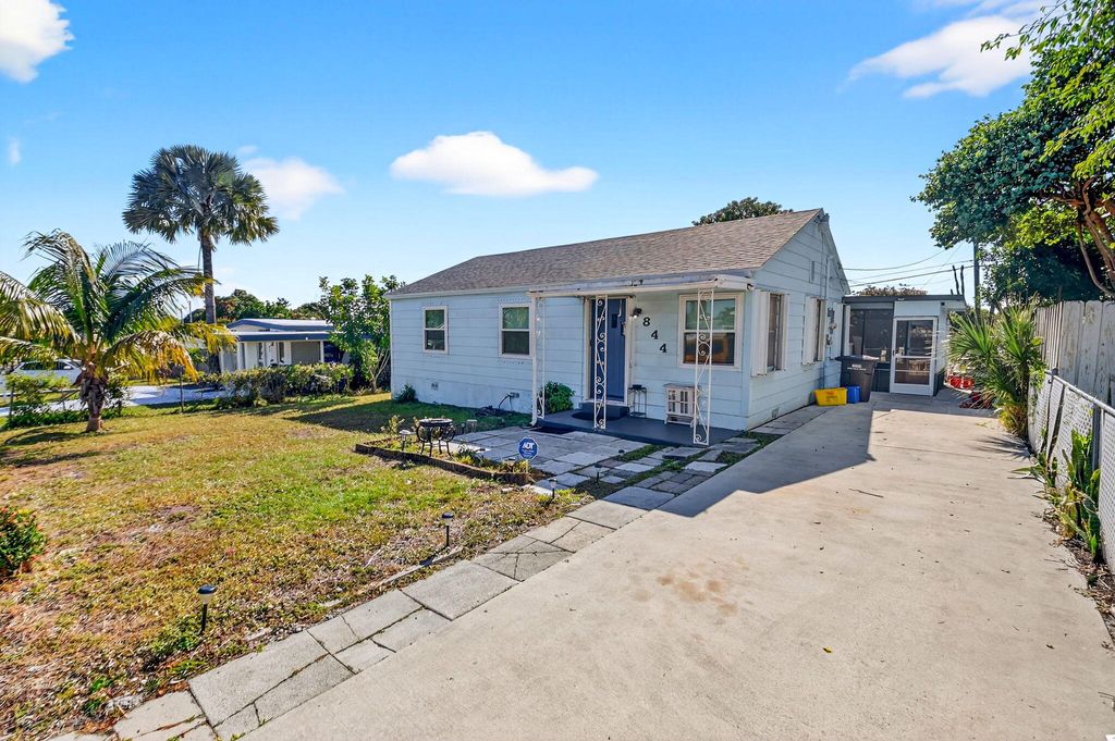 Photo of 844 Bradley Street, West Palm Beach, FL 33405 (MLS # R11133933)