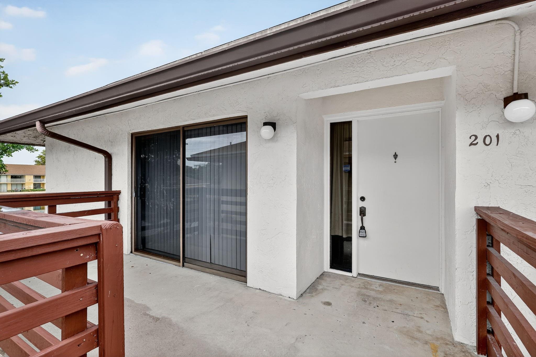 615 NW 210th St 201-25