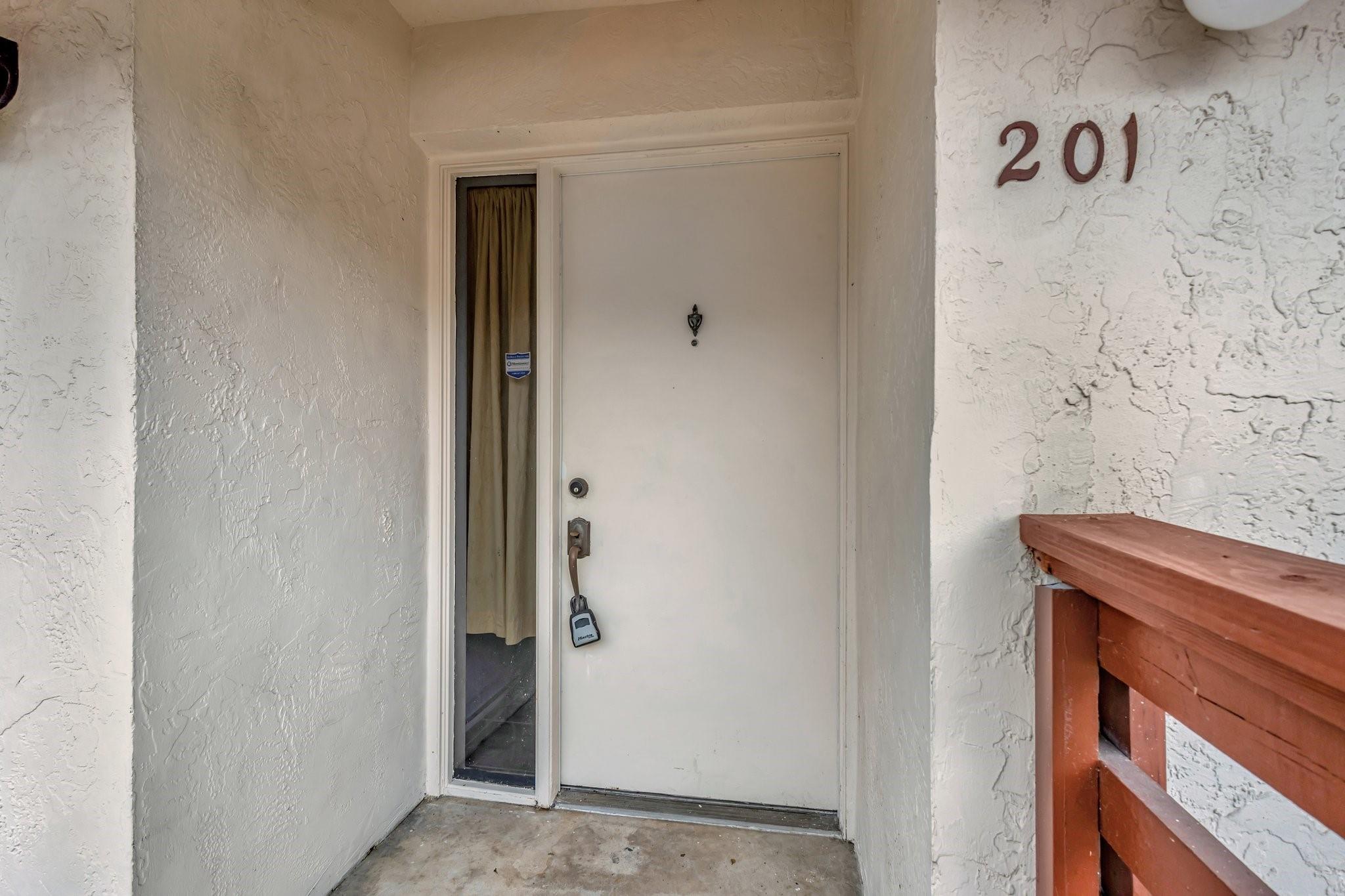615 NW 210th St 201-25