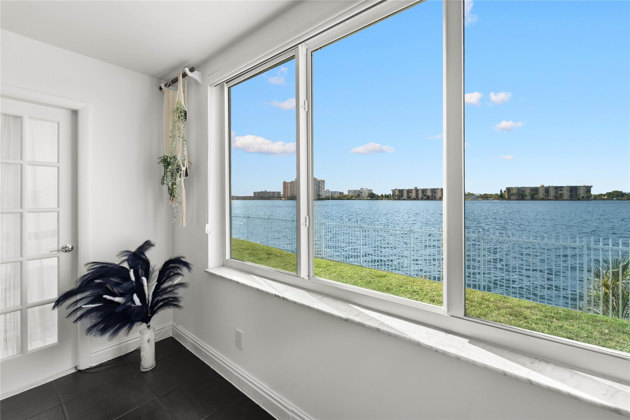 Riviera Condo - Residential