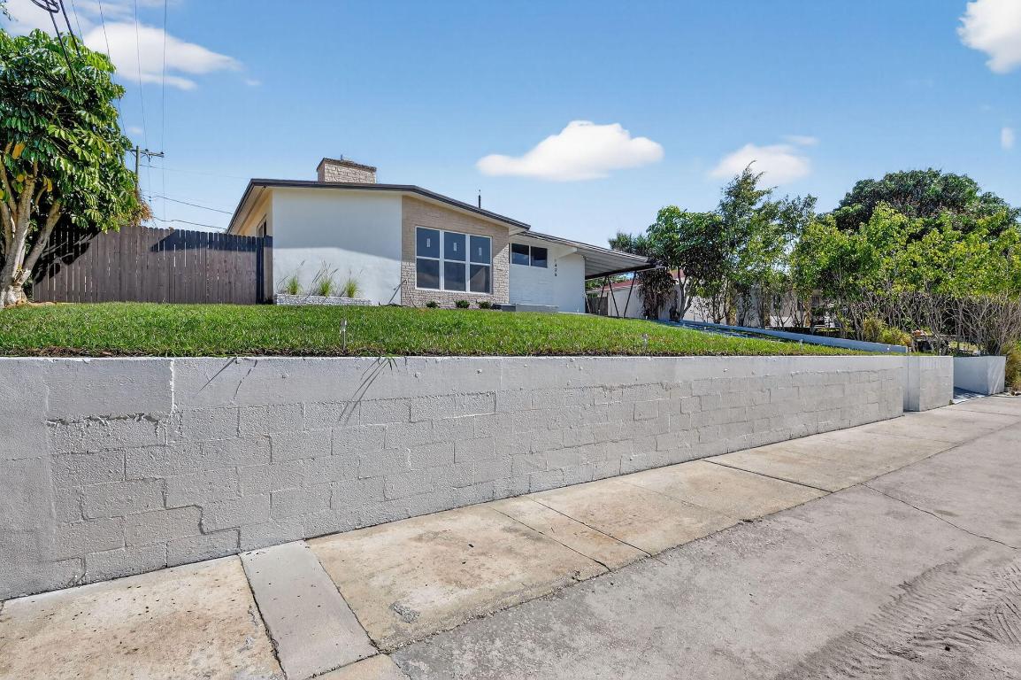 1426 Hillcrest Dr Drive