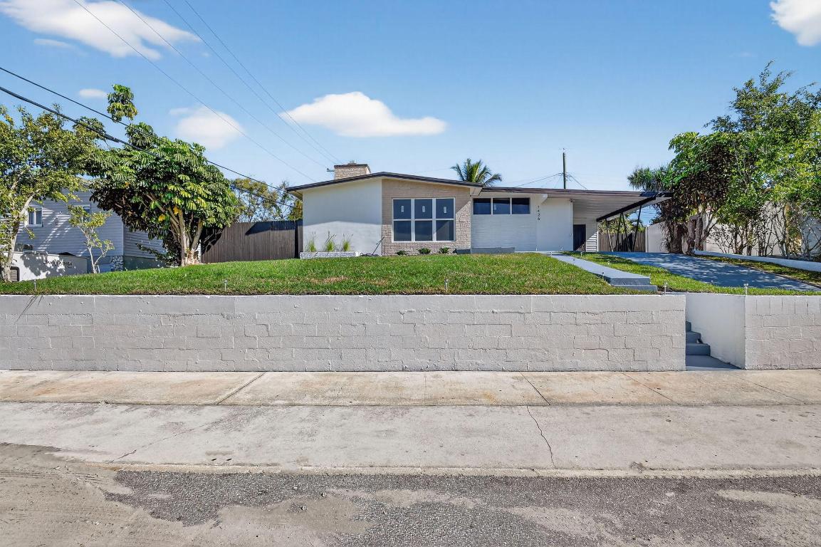 1426 Hillcrest Dr Drive