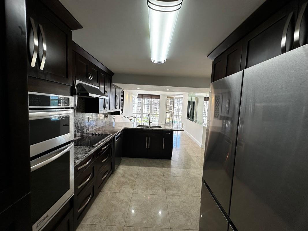 Photo 4 of 18 of 1925 Brickell Ave 804-805 condo