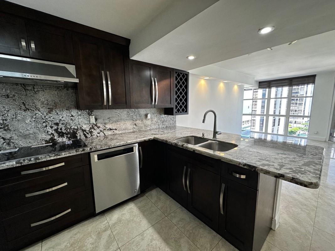 Photo 12 of 18 of 1925 Brickell Ave 804-805 condo