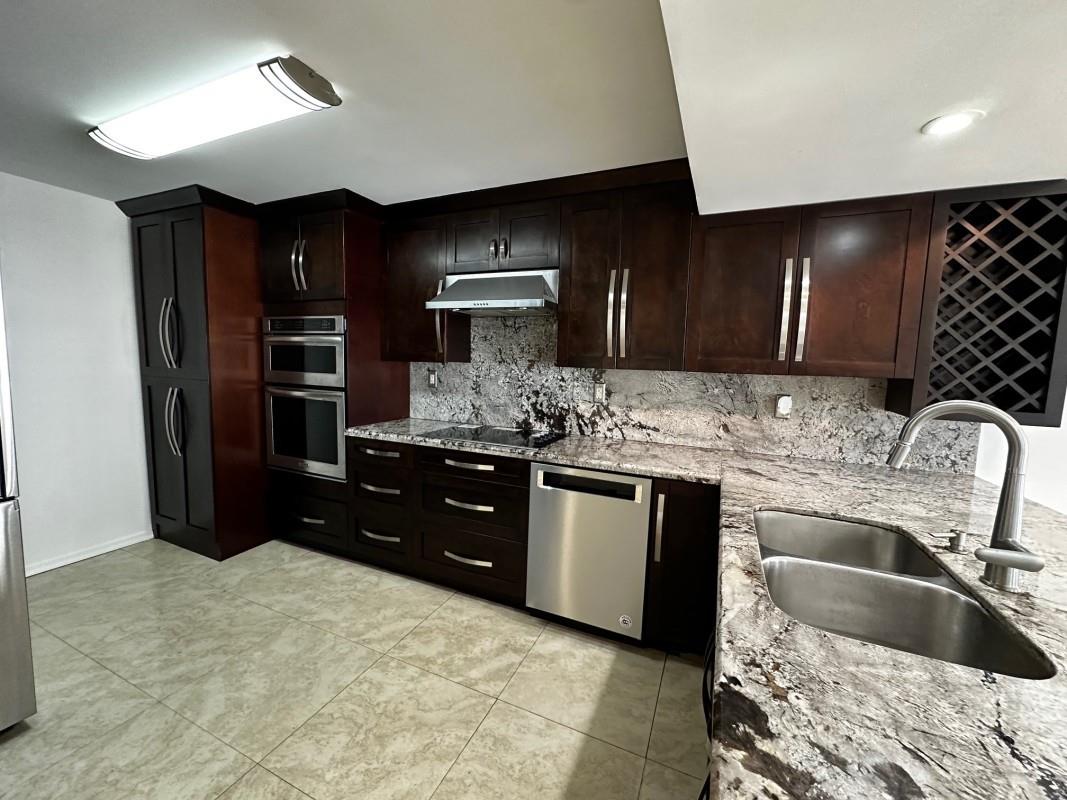 Photo 3 of 18 of 1925 Brickell Ave 804-805 condo