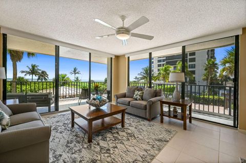 A home in Hutchinson Island