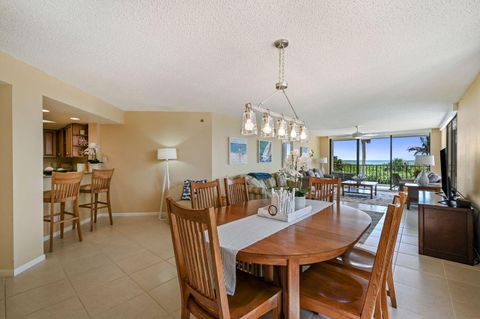 A home in Hutchinson Island