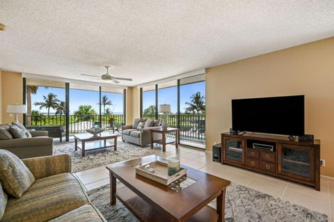 A home in Hutchinson Island