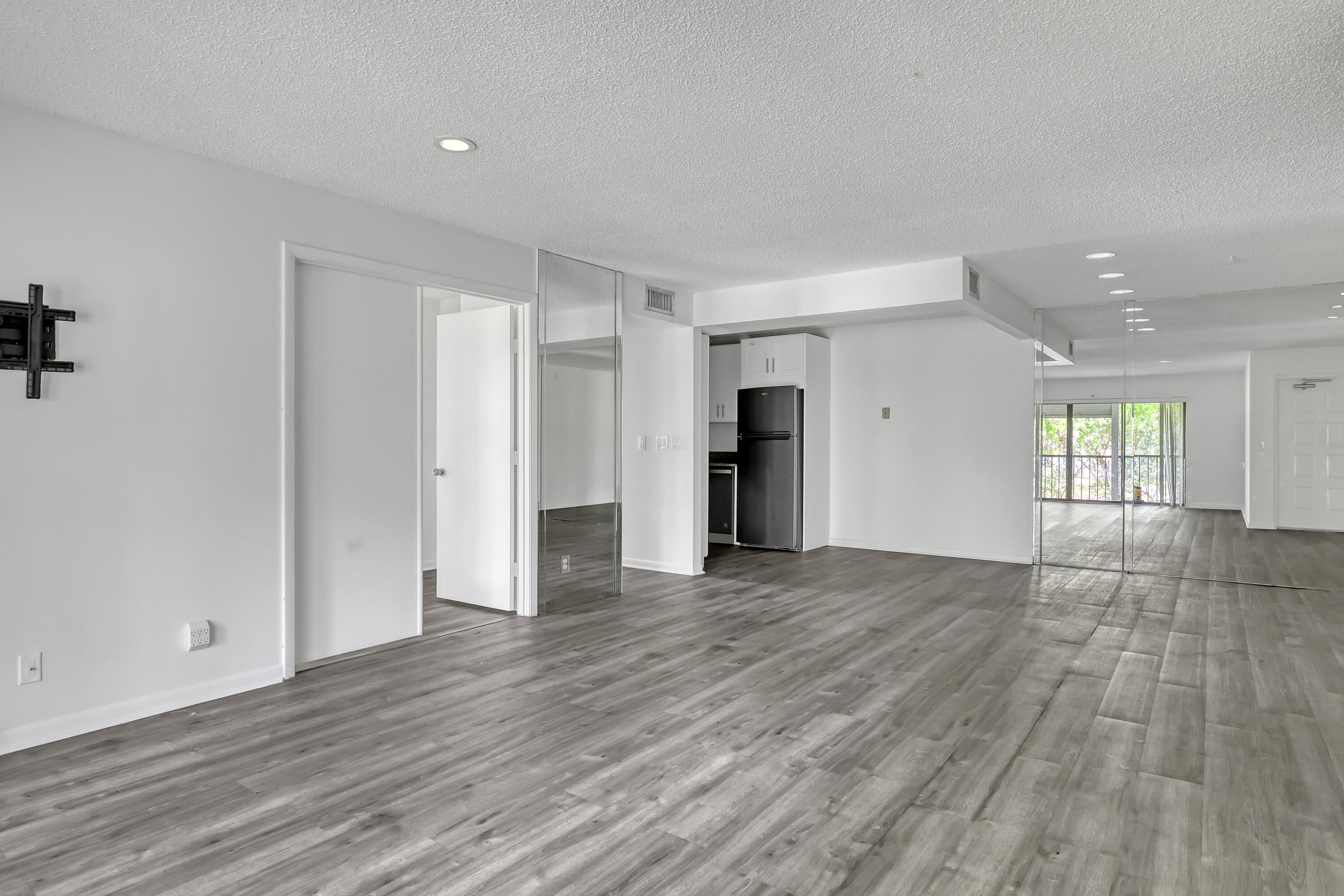 PALM CLUB WEST VILLAGE 1 CONDO - Residential