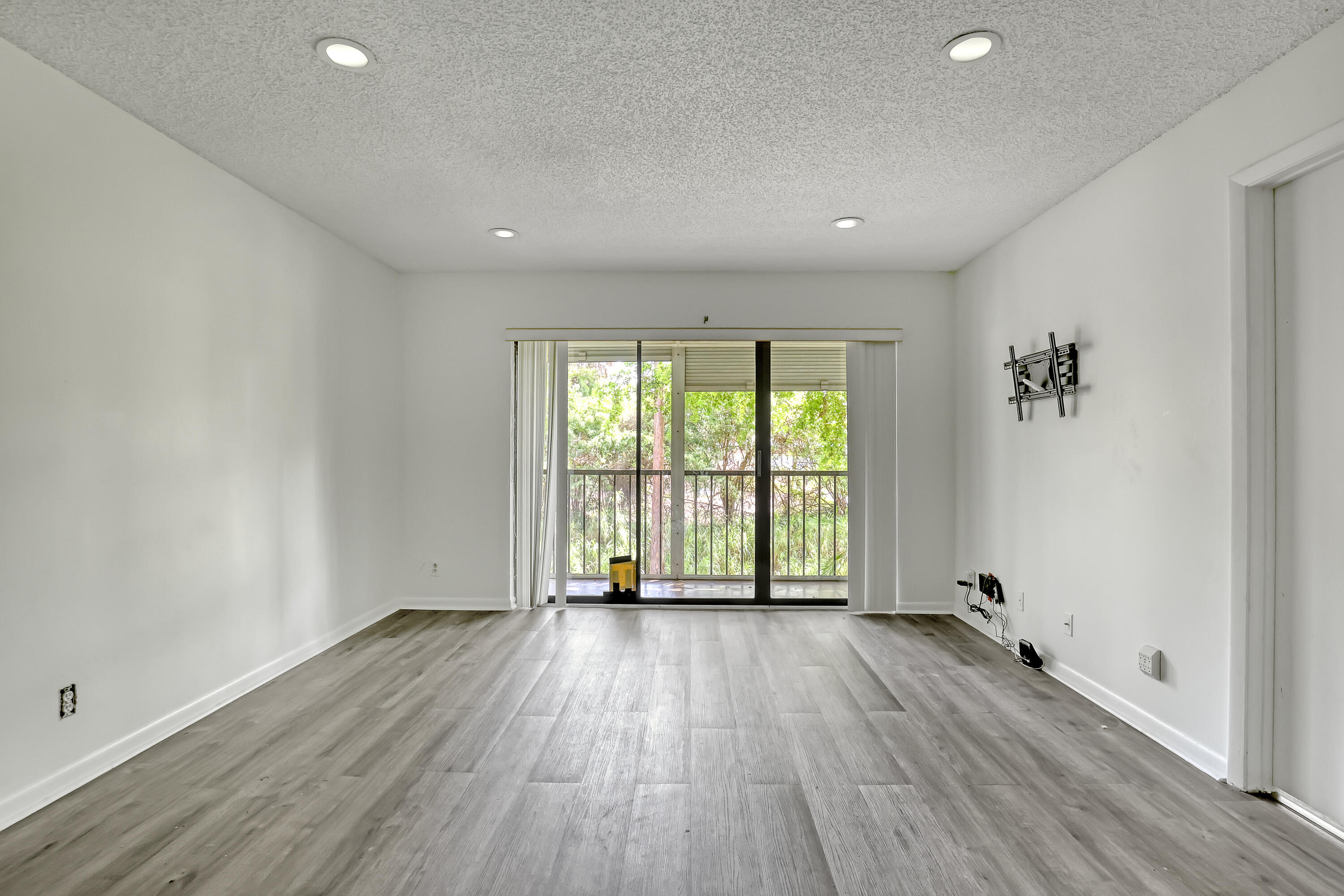 PALM CLUB WEST VILLAGE 1 CONDO - Residential