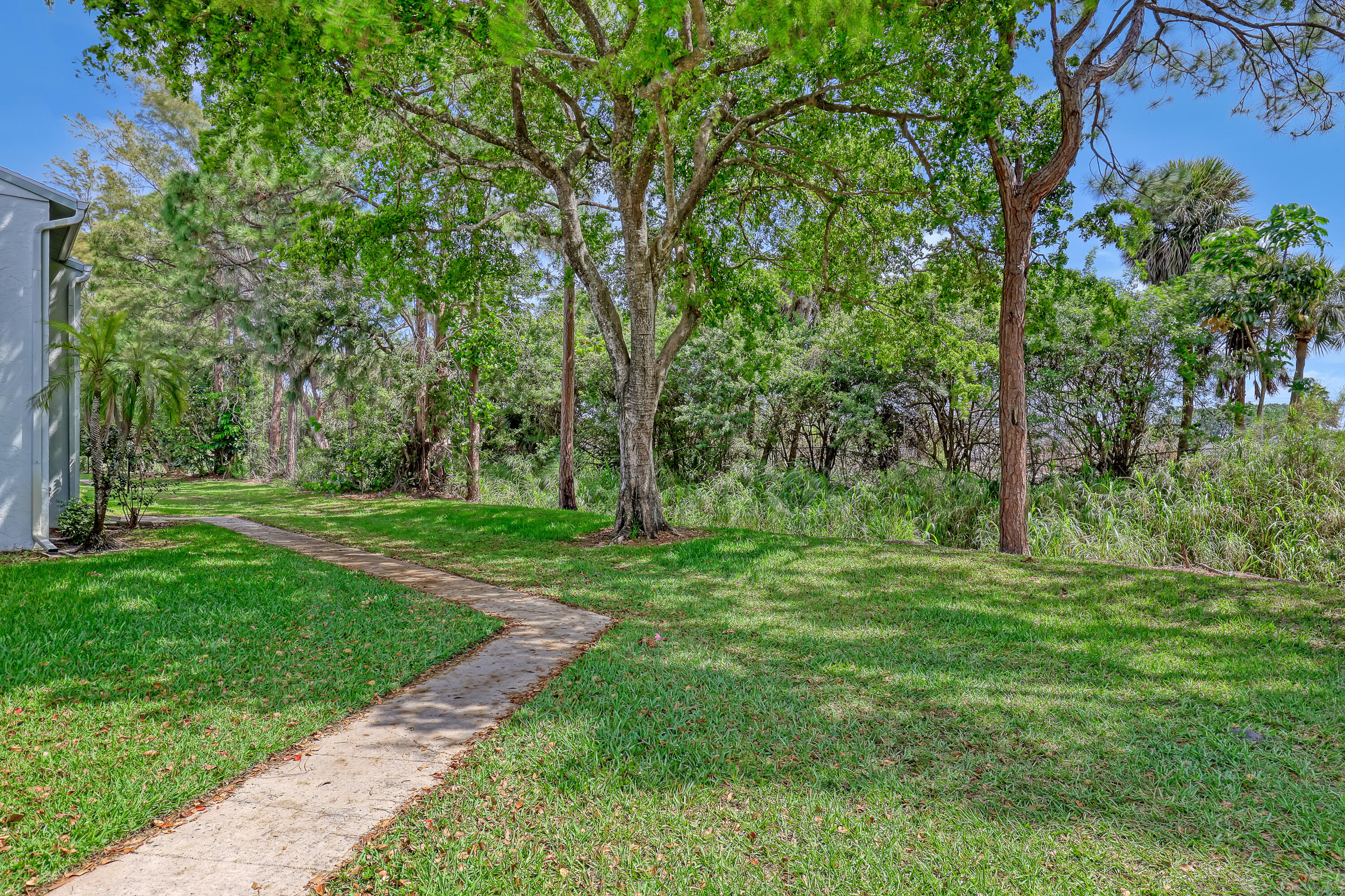 PALM CLUB WEST VILLAGE 1 CONDO - Residential