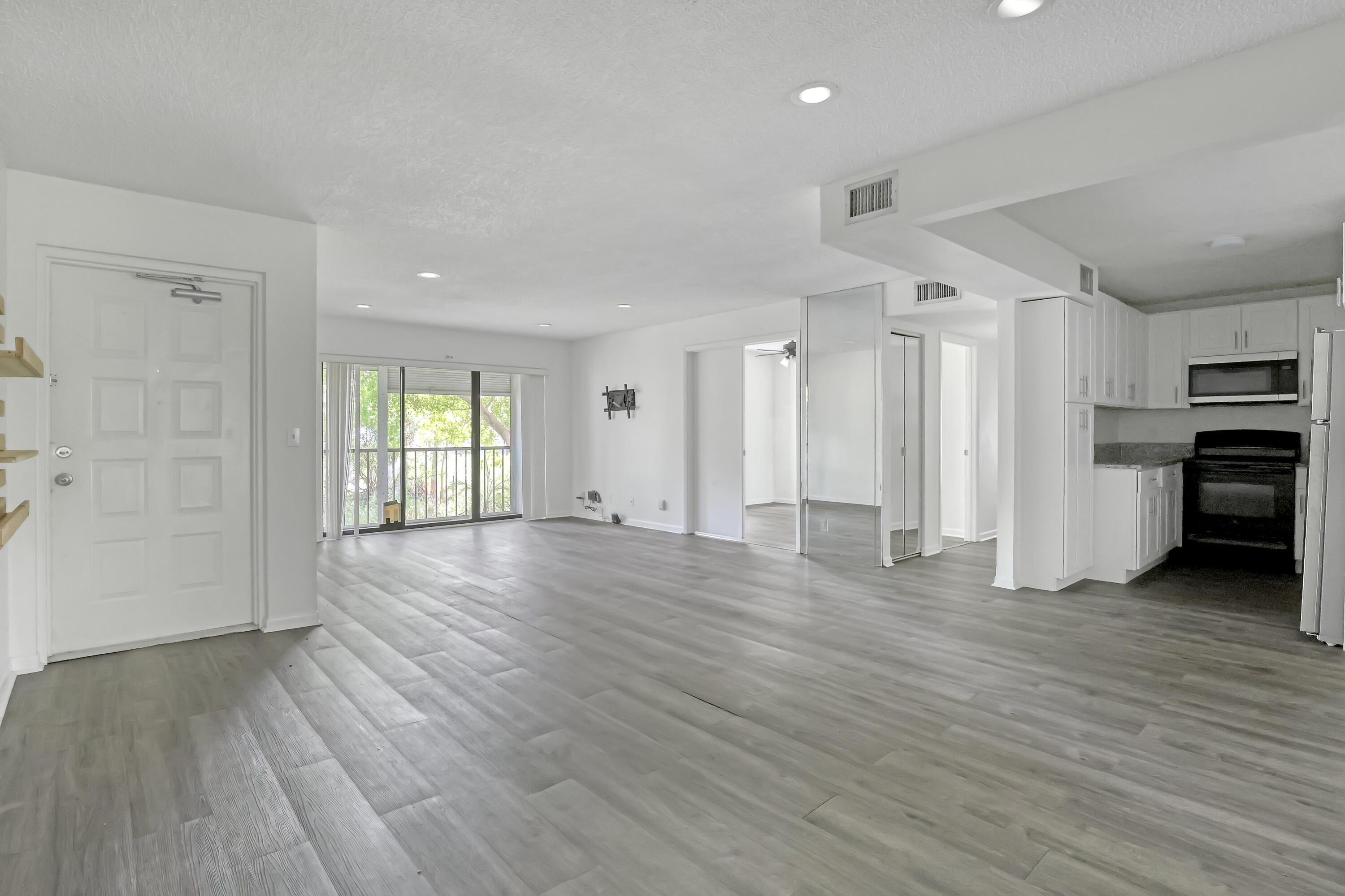 PALM CLUB WEST VILLAGE 1 CONDO - Residential