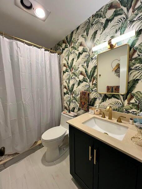 Colonnades Condominiums - Residential Lease