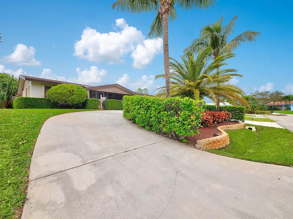 Photo of 9801 Buttercup Circle N, Palm Beach Gardens, FL 33410 (MLS # R10695334)